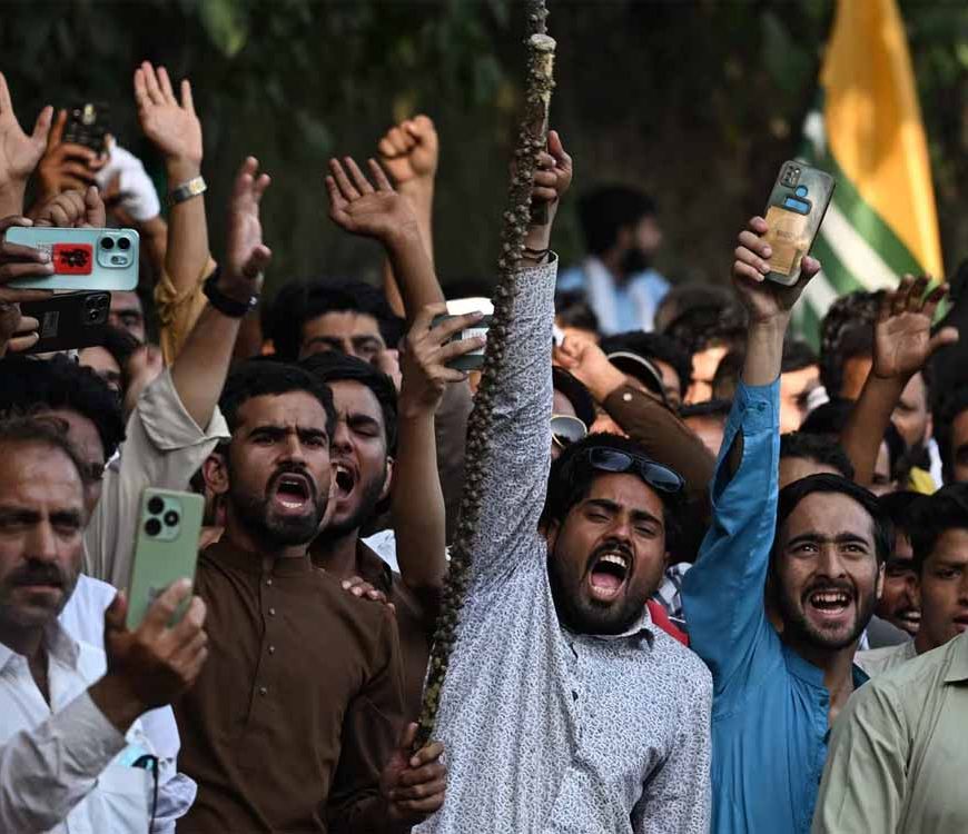 PoK में बवाल: सुरक्षाबलों की फायरिंग से 12 की मौत, हालात बेकाबू
