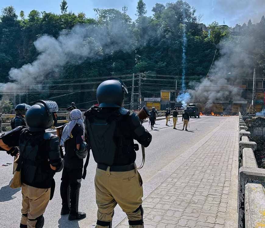पहले आटे पर बवाल, अब आसिम मुनीर की सेना पर सवाल: PoK में बढ़ते तनाव की गंभीर तस्वीर