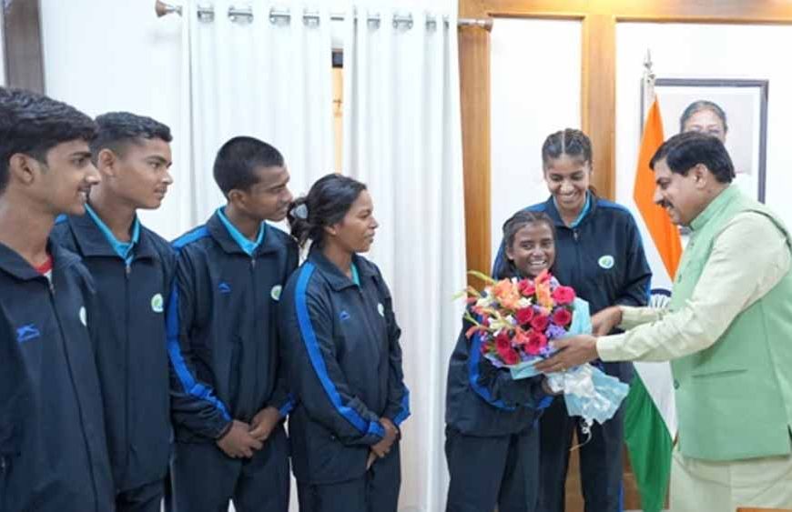 जर्मनी से पहले शहडोल पहुंचे ‘मिनी ब्राजील’ विचारपुर के खिलाड़ी, सीएम मोहन यादव ने किया सम्मान