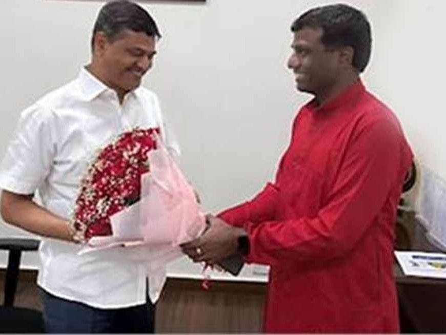 डीसी मंजूनाथ भजंत्री ने की मुख्य सचिव अविनाश कुमार से शिष्टाचार मुलाकात, नए पद की दी शुभकामनाएं
