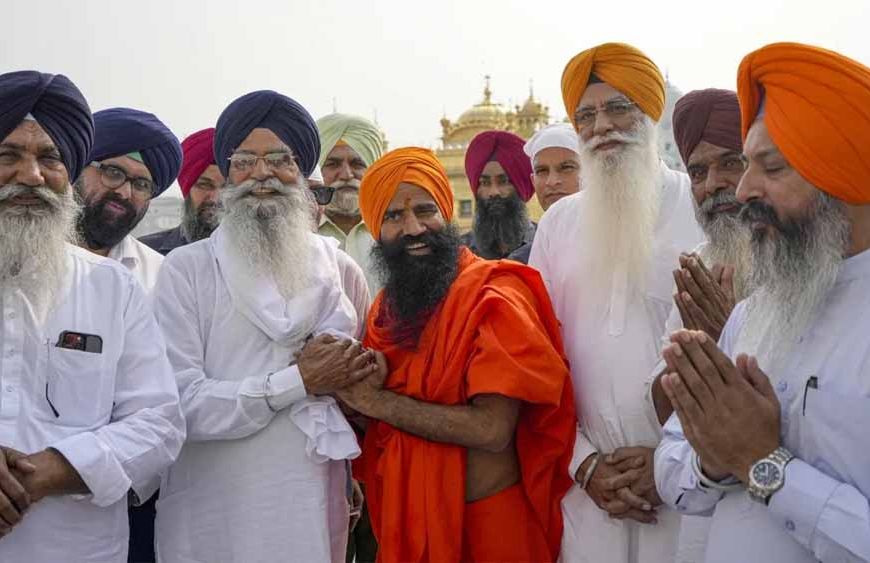 बाबा रामदेव ने पंजाब बाढ़ राहत के लिए दिए 1 करोड़ रुपये, कहा- ‘हम सब गुरु के सेवक’