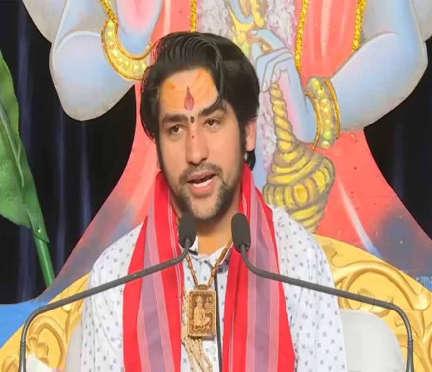 रायपुर में पंडित धीरेंद्र शास्त्री का संदेश: अधर्म के खिलाफ उठाना आवाज़ ही है सच्चा धर्म