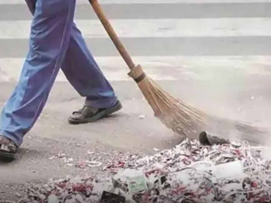 आठ घंटे की ड्यूटी होने पर ही सफाईकर्मियों को मिलेगी सैलरी