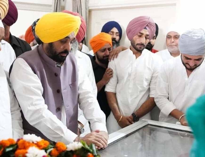 पंजाबी गायक राजवीर जावंदा को नम आंखों से दी विदाई, CM भगवंत मान हुए शामिल