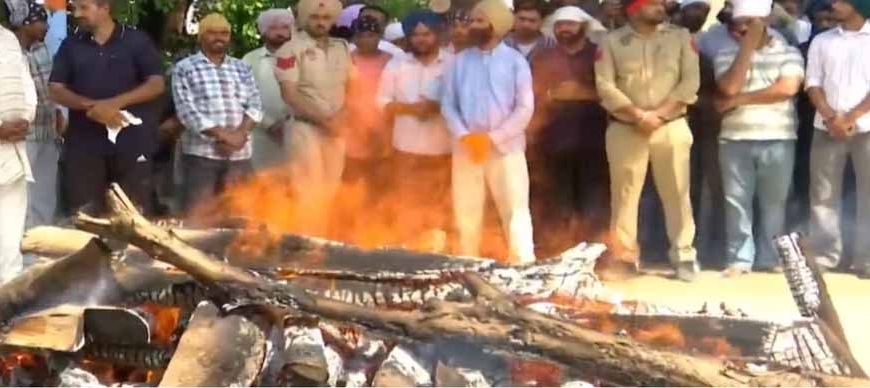पंजाबी गायक राजवीर जवंदा का हुआ अंतिम संस्कार, नम आंखों से दी गई विदाई