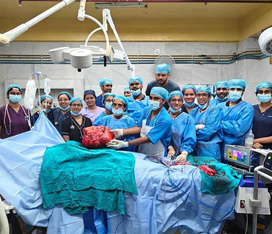 दिल्ली में चमत्कार: 19 साल की लड़की के पेट से 10 Kg का ट्यूमर निकाला, डॉक्टरों ने दी नई जिंदगी