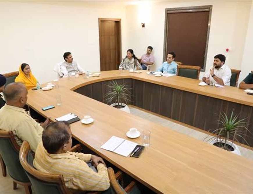 उप मुख्यमंत्री शुक्ल ने विकास कार्यों की समीक्षा की