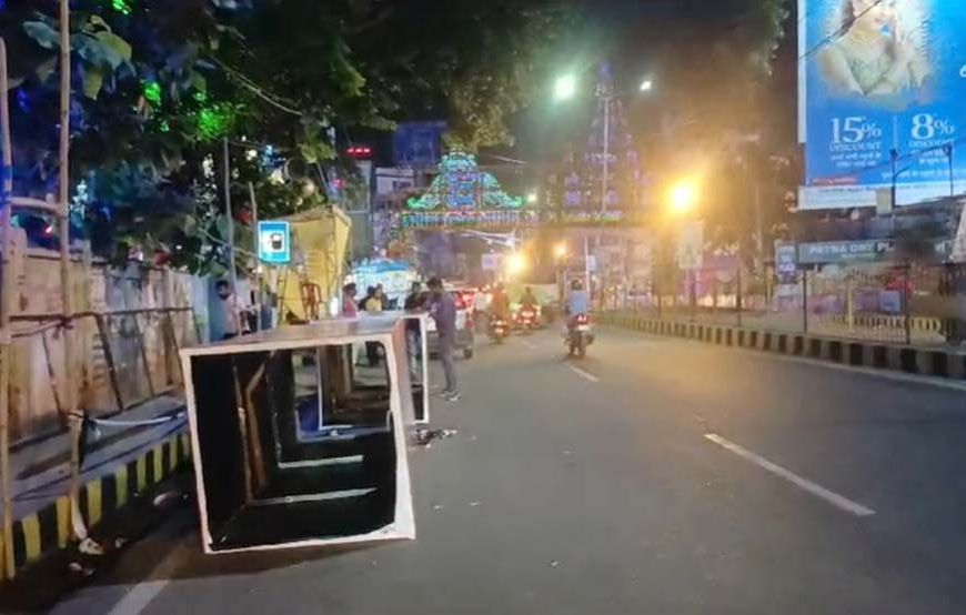 पंडाल और तोरण द्वार पर प्रशासन का सख्त कदम, पूजा समितियों को दो दिनों में हटाने का आदेश