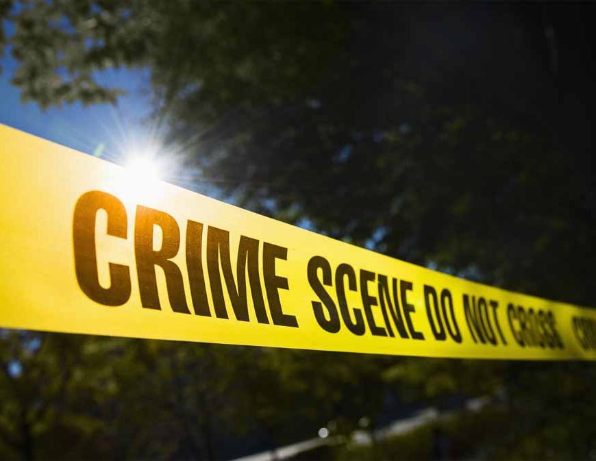 ताबड़तोड़ फायरिंग: पुलिस मुठभेड़ में दो अपराधी घायल, भारी मात्रा में हथियार बरामद