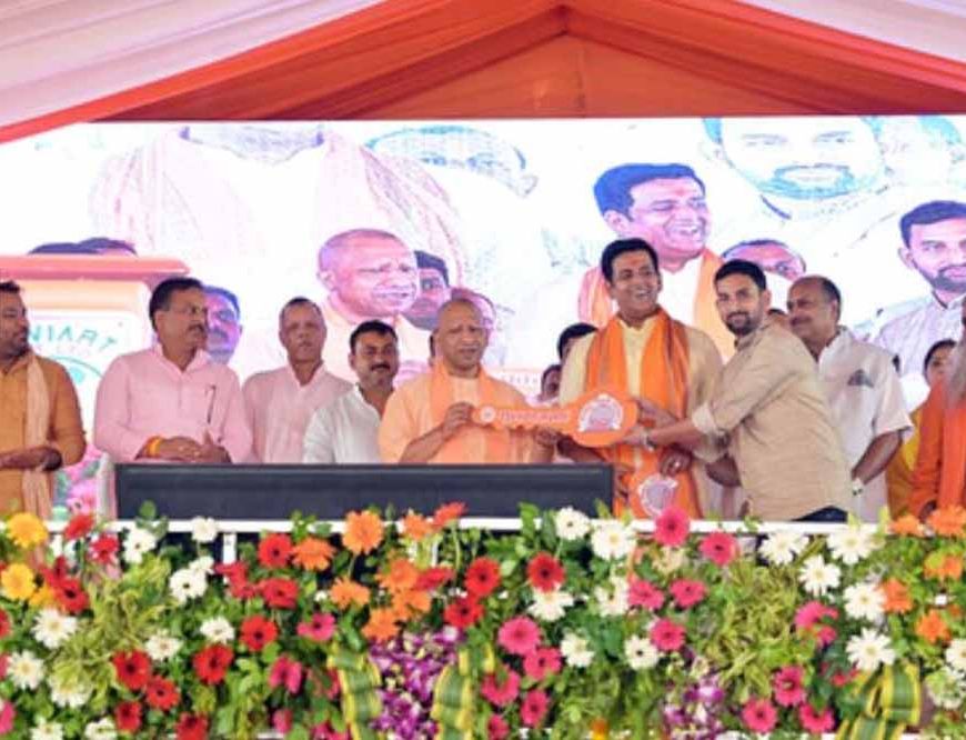 दीपावली से पहले खुशियों का तोहफा: सीएम योगी ने गोरखपुर में 160 परिवारों को फ्लैट की चाबी सौंपी