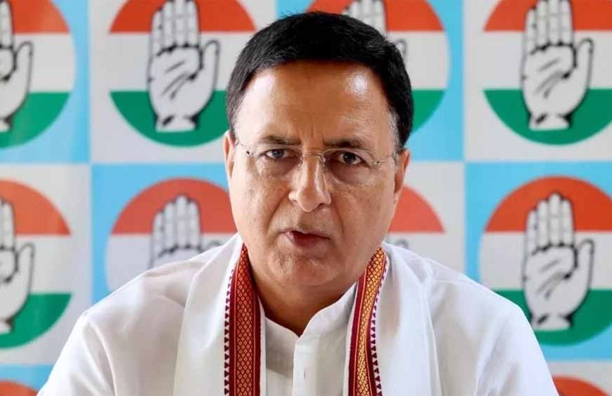 रणदीप सुरजेवाला ने किया चौंकाने वाला खुलासा, कहा- पीजीआई में ले जाया गया वाई पूरण कुमार का शव बिना अनुमति