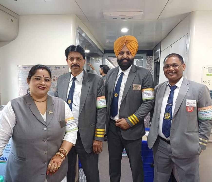 रेलवे के फिरोजपुर मंडल ने पेपरलेस यात्रा के लिए प्रेरित करने हेतु एक विशेष जन-जागरूकता अभियान शुरू किया