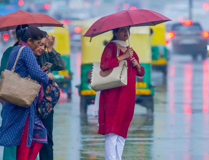 मध्य प्रदेश में सर्दी ने दी दस्तक, बर्फीली हवाओं से गिरा पारा, कई जिलों में बूंदाबांदी के आसार