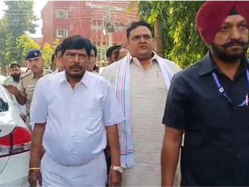 DGP पर सख्त कार्रवाई की मांग, रामदास अठावले पहुंचे वाई पूरन कुमार के घर शोक व्यक्त करने