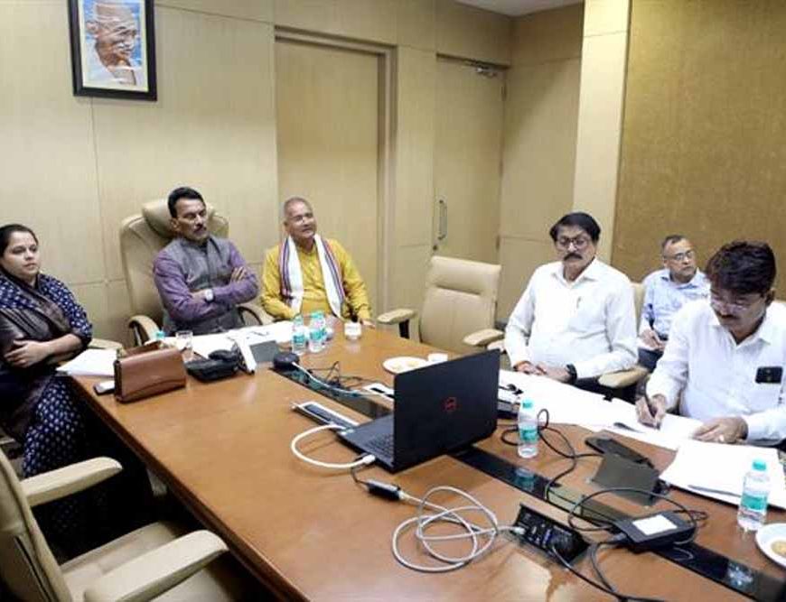 जनप्रतिनिधियों को विश्वास में लेकर कराएं विकास कार्य: मंत्री सिलावट