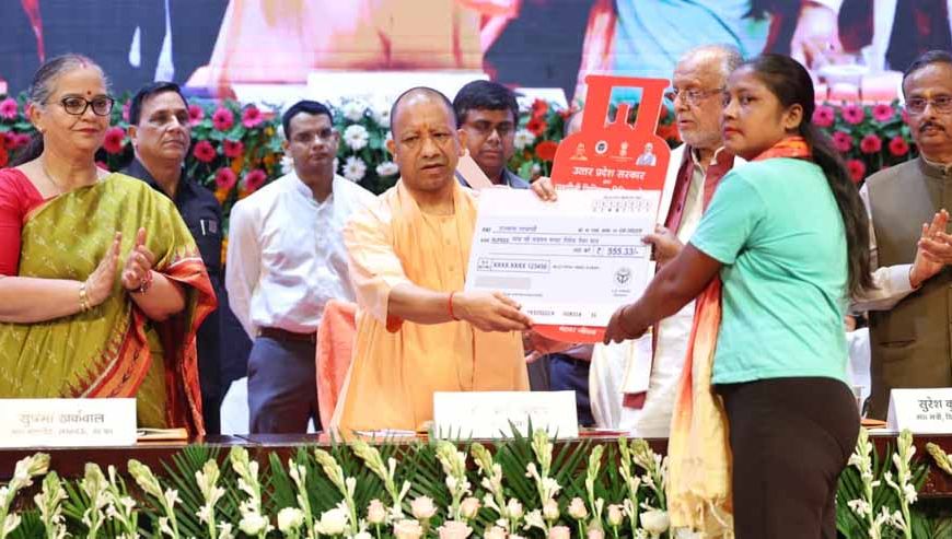 नारी सम्मान और आत्मनिर्भरता की दिशा में उत्तर प्रदेश ने लिख रहा नया अध्याय