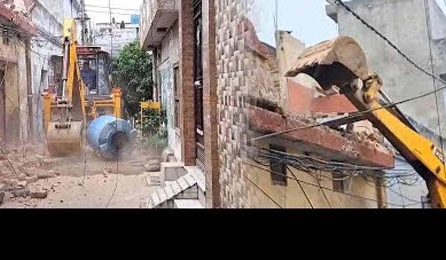 अकाली दल के पूर्व डिप्टी मेयर की बिल्डिंग पर निगम का बुलडोज़र, अवैध निर्माण ध्वस्त