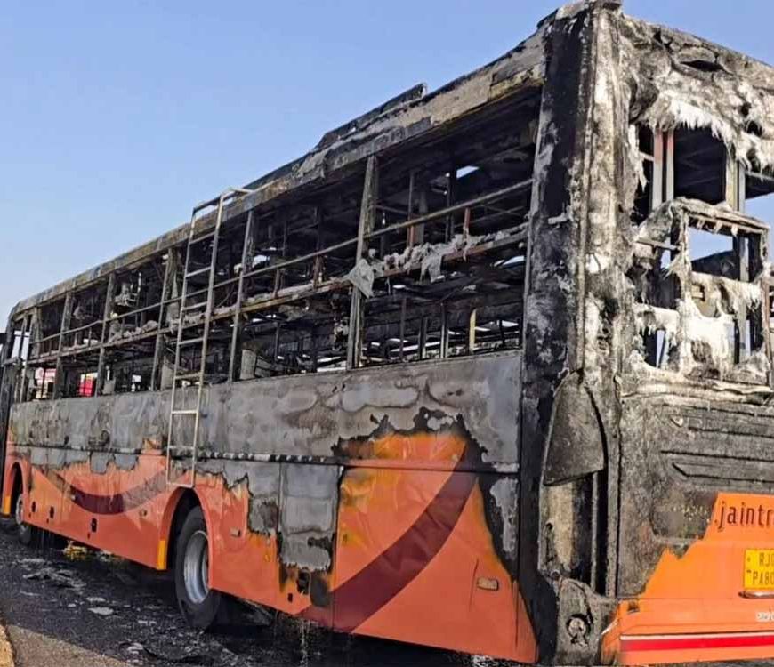 जैसलमेर बस हादसा: 20 जानें क्यों नहीं बच सकीं? खुली एग्जिट गेट न होने की दर्दनाक सच्चाई