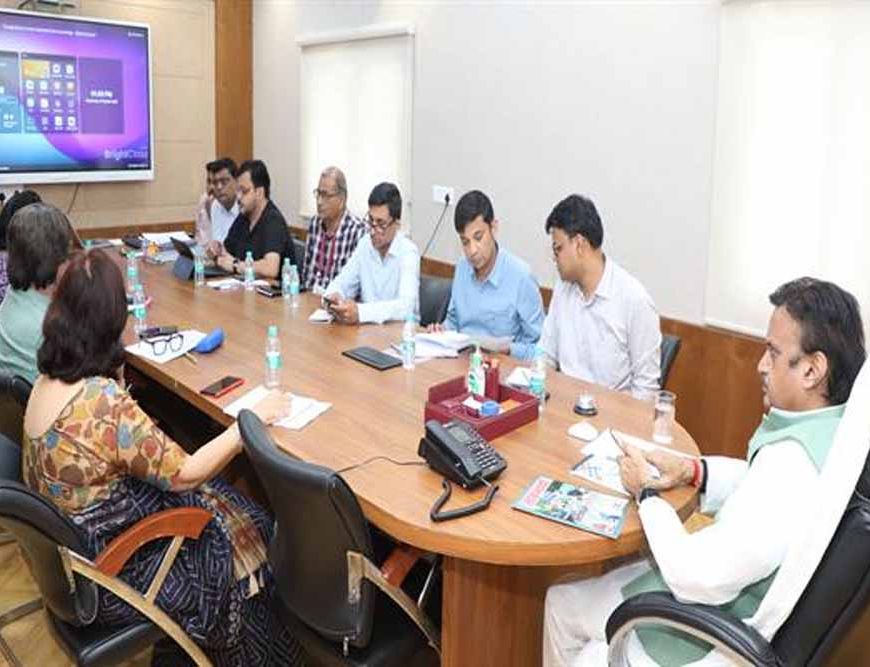 उप मुख्यमंत्री शुक्ल ने चिकित्सा महाविद्यालयों में स्वास्थ्य सेवाओं की समीक्षा की