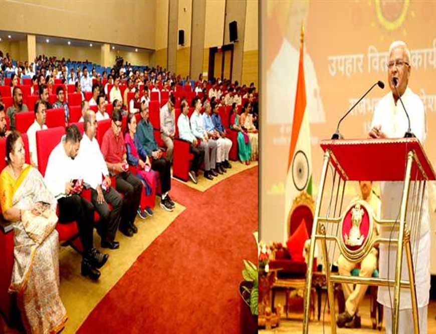 अपने कार्यों से दूसरों की जिंदगी को बेहतर बनाने में ही सफलता : राज्यपाल पटेल