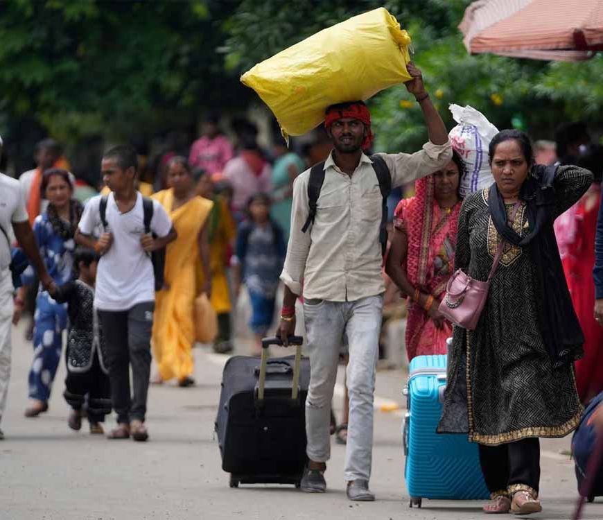 यात्रीगण सतर्क रहें! दिल्ली-मुंबई समेत कई बड़े स्टेशनों पर प्लेटफॉर्म टिकट की बिक्री बंद