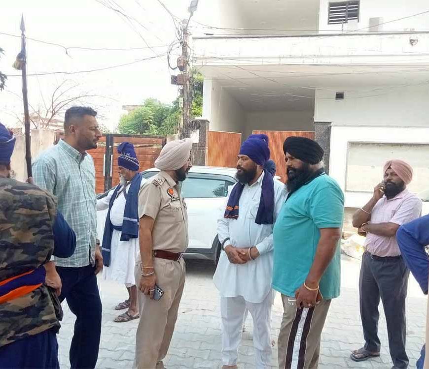गांव बन गया पुलिस छावनी, तनाव ने बढ़ाई स्थानीय लोगों की चिंताएं
