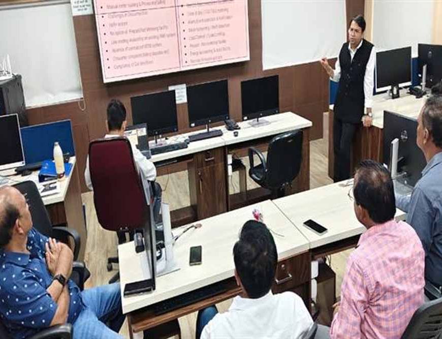 विभिन्न राज्यों के अफसरों ने देखा इंदौर का स्मार्ट मीटरीकरण