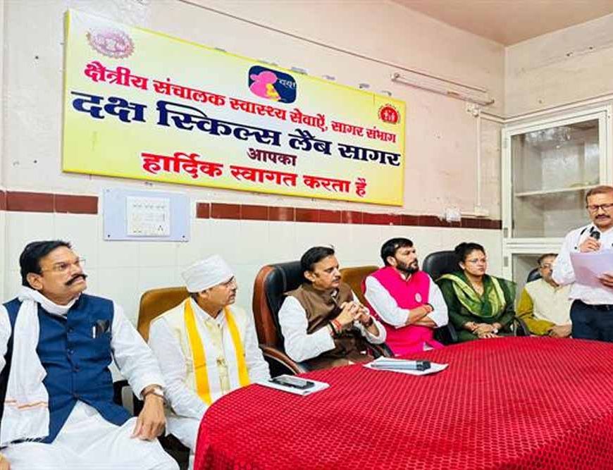 डॉक्टर्स की इमरजेंसी कक्ष में उपस्थिति सुनिश्चित करें : उप मुख्यमंत्री शुक्ल