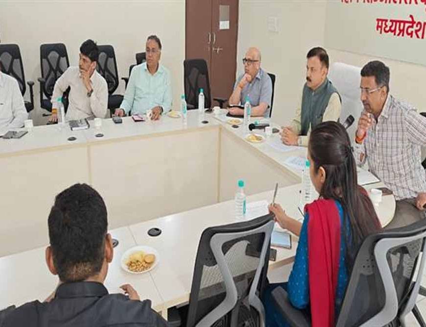 यात्रियों से टिकिट की नियत राशि से ज्यादा वसूलने वाली बसों पर हो सख्त कार्रवाई : परिवहन मंत्री सिंह
