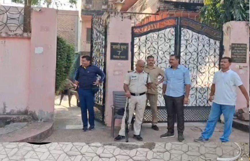 रिटायर्ड जिला आबकारी अधिकारी धर्मेंद्र भदौरिया के घर छापा, दिवाली के बाद खोले जाएंगे लॉकर