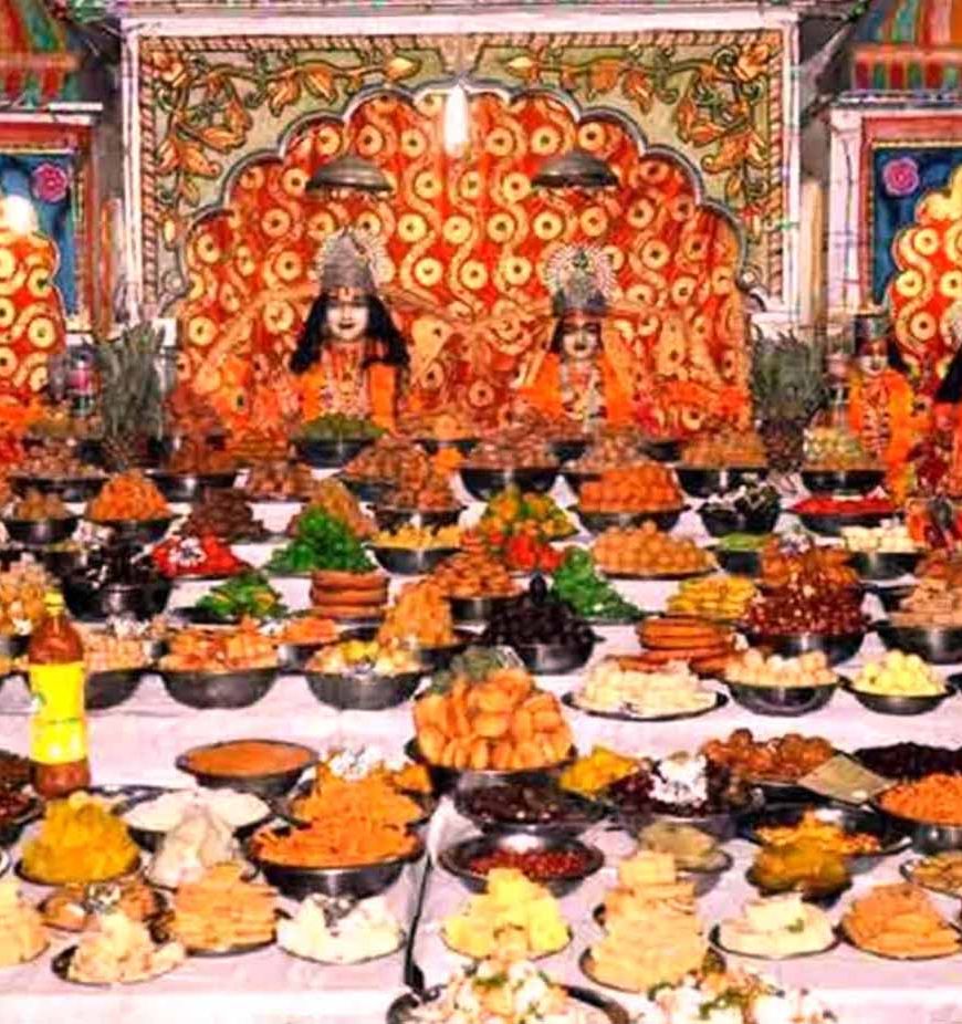 दीपावली पर पाएं महालक्ष्मी की कृपा: जानिए कौन-सा भोग बनाता है देवी को प्रसन्न