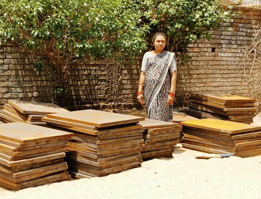 रायपुर : सेंट्रिंग प्लेट्स से मिला दी रश्मि के सपनों को सहारा