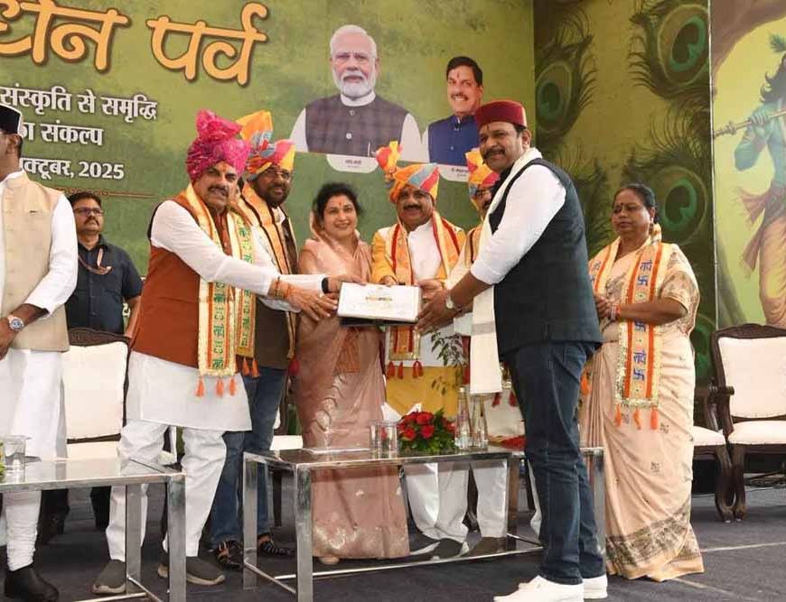 गोवर्धन और गौवंश की पूजा पर्यावरण और पशुधन संवर्धन का देती है संदेश : मुख्यमंत्री डॉ. यादव