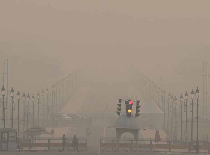 दिल्ली की हवा बनी जहरः सांस लेना हुआ मुश्किल, पंजाब-हरियाणा में भी बिगड़ा AQI स्तर