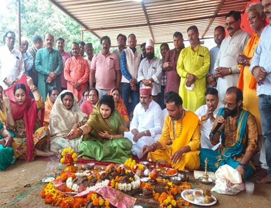 राज्यमंत्री श्रीमती गौर ने की गोवर्धन पूजा