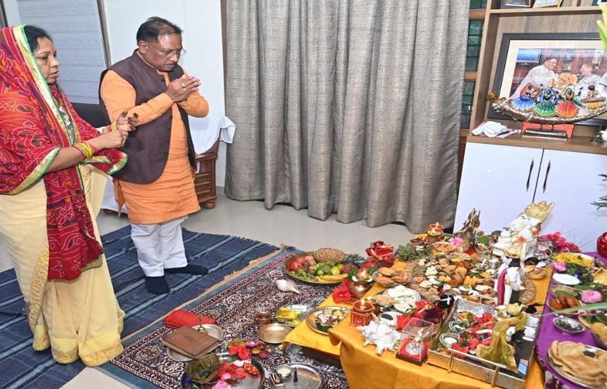 रायपुर : मुख्यमंत्री विष्णु देव साय ने की गोवर्धन पूजा, प्रदेश की सुख-समृद्धि और खुशहाली की कामना की