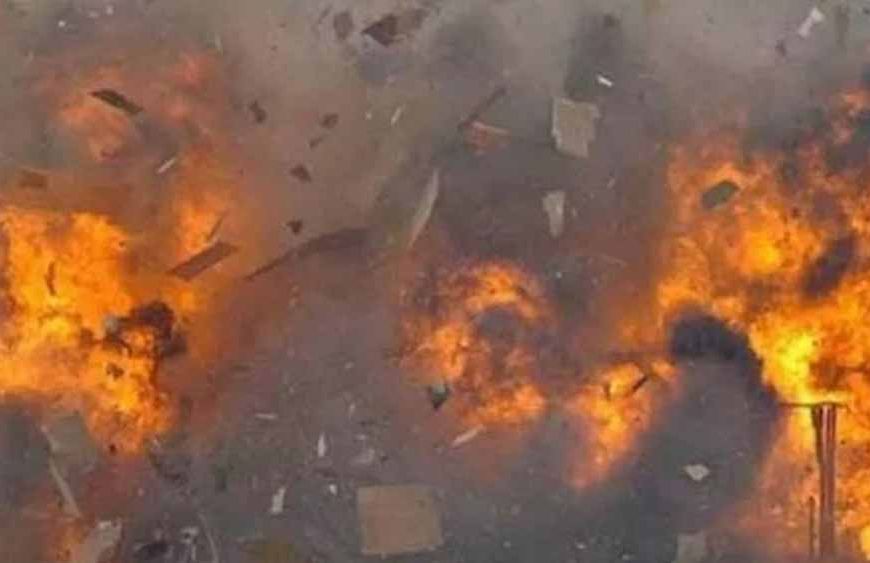 भोपाल के पास ट्रैजेडी: तेल टैंकर पलटा, ग्रामीण जमा हुए और फिर हुआ भयंकर विस्फोट – 42 की मौत