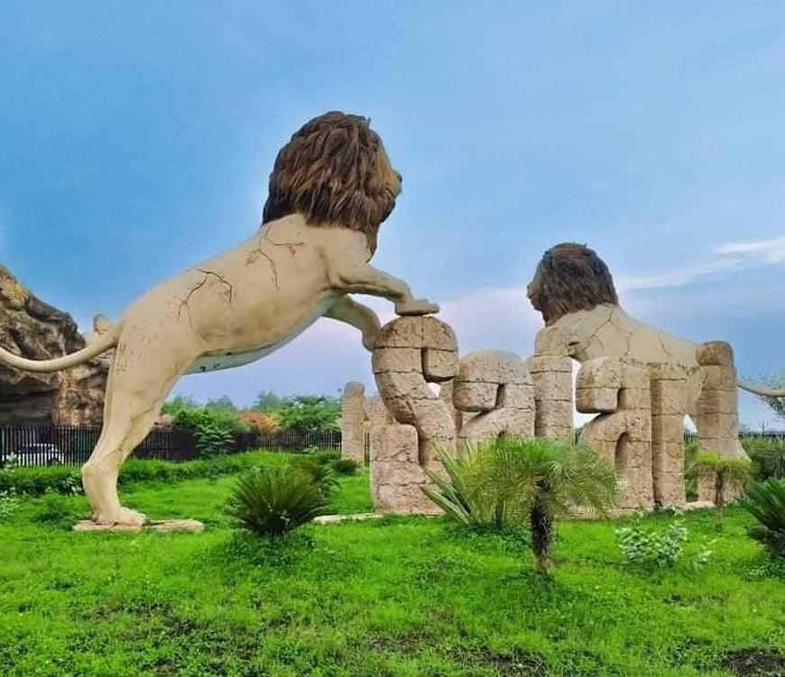 इटावा सफारी पार्क में नई मिनी बसों का अनुभव, पर्यटकों के लिए खास डिजाइन
