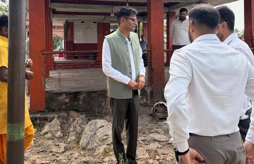 रायपुर : वित्त मंत्री ओ.पी.चौधरी ने किया गजमार पहाड़ के सौंदर्यीकरण कार्यों का निरीक्षण