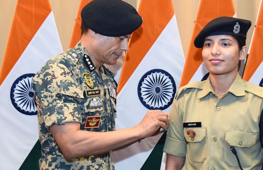 यूपी की शिवानी ने 5 महीने में BSF में किया प्रमोशन, इतिहास रचा