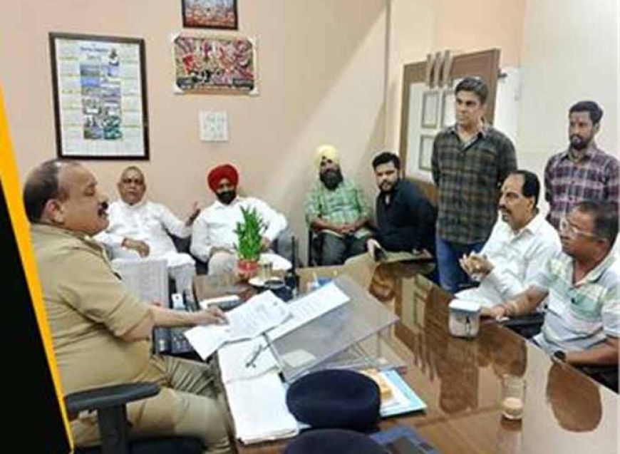 पटाखा व्यापारियों ने पुलिस पर साधा निशाना, उठाए विवादित सवाल