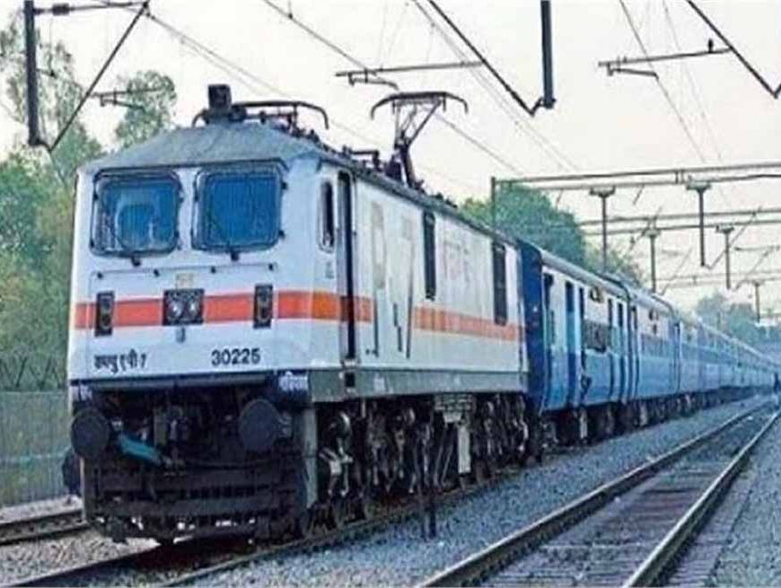 रेलवे का नया इनोवेशन: ट्रेन के टॉयलेट में सेंसर मशीन, सिर्फ 56 सेकंड में होगी सफाई!