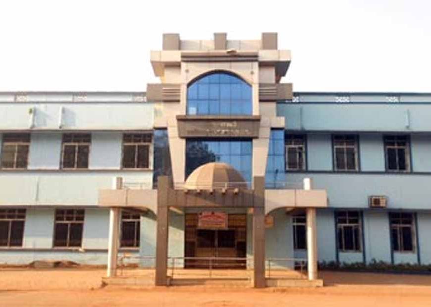 सिम्स में पकड़ाया दलाल, मरीज को बहलाने का किया प्रयास, किया पुलिस के हवाले