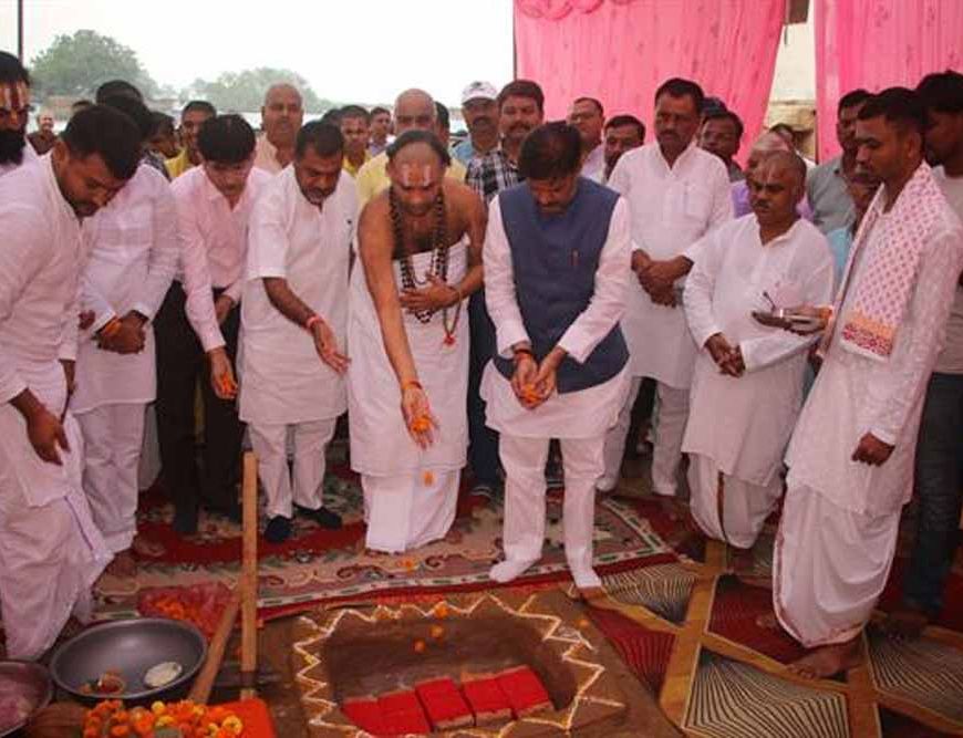 उप मुख्यमंत्री ने आचार्य आश्रम नयागांव में किया छात्रावास भवन का शिलान्यास
