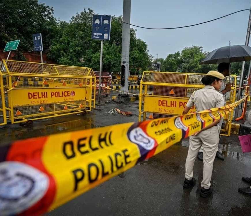 दिल्ली में मुठभेड़: कुख्यात 'गला घोटूं गैंग' का बदमाश पुलिस की गोली से घायल, गिरफ्तार