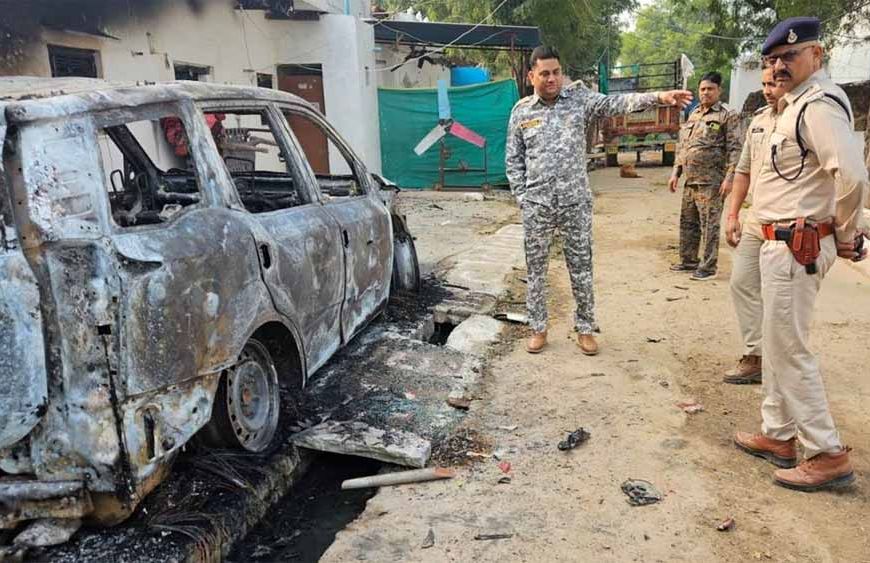 भिंड में सनसनीखेज वारदात: युवक की हत्या के बाद भड़के परिजन, आरोपी के घर पर हमला कर लगाई आग