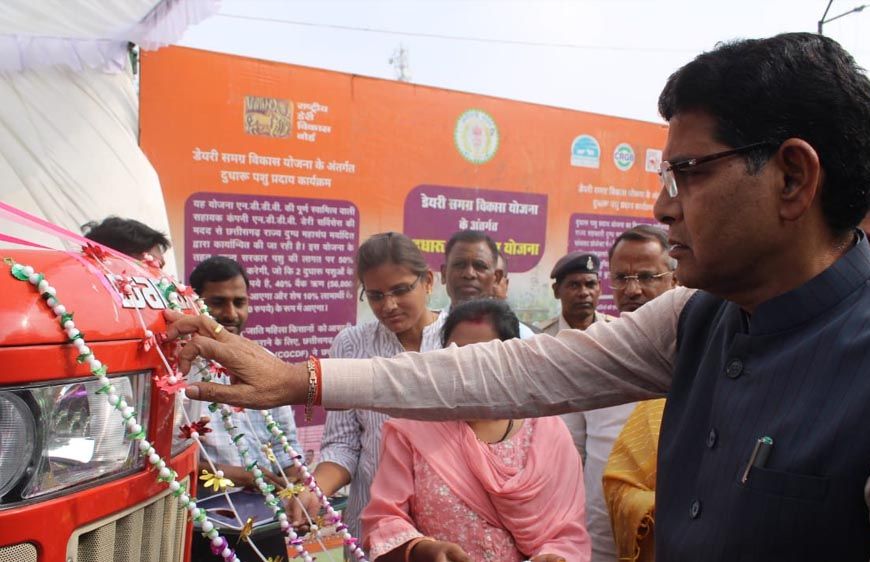 रायपुर : 'किसान हैं विकसित भारत की रीढ़, तिलहन उत्पादन से बढ़ेगी आत्मनिर्भरता' — मंत्री  टंक राम वर्मा
