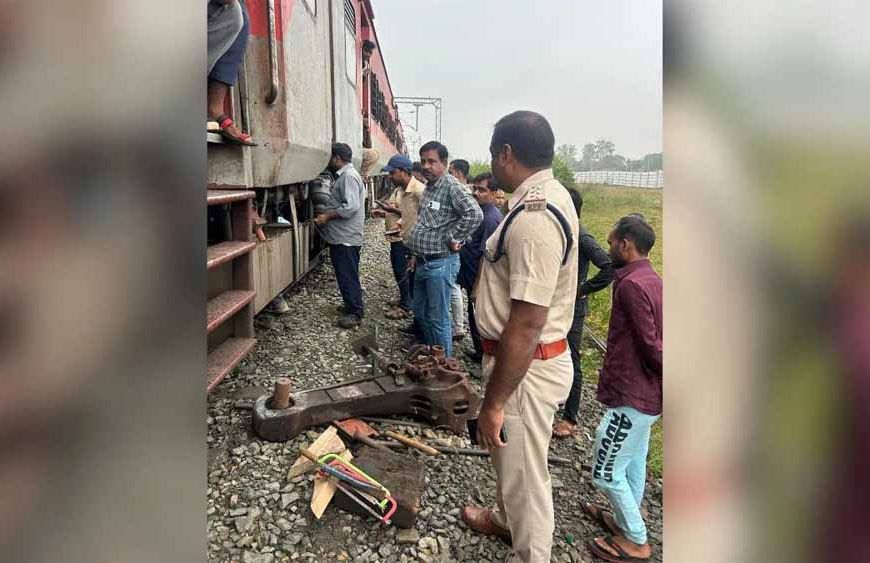 मुंबई एलटीटी सुपरफास्ट ट्रेन की कपलिंग टूटी, मुंबई-हावड़ा मार्ग पांच घंटे ठप