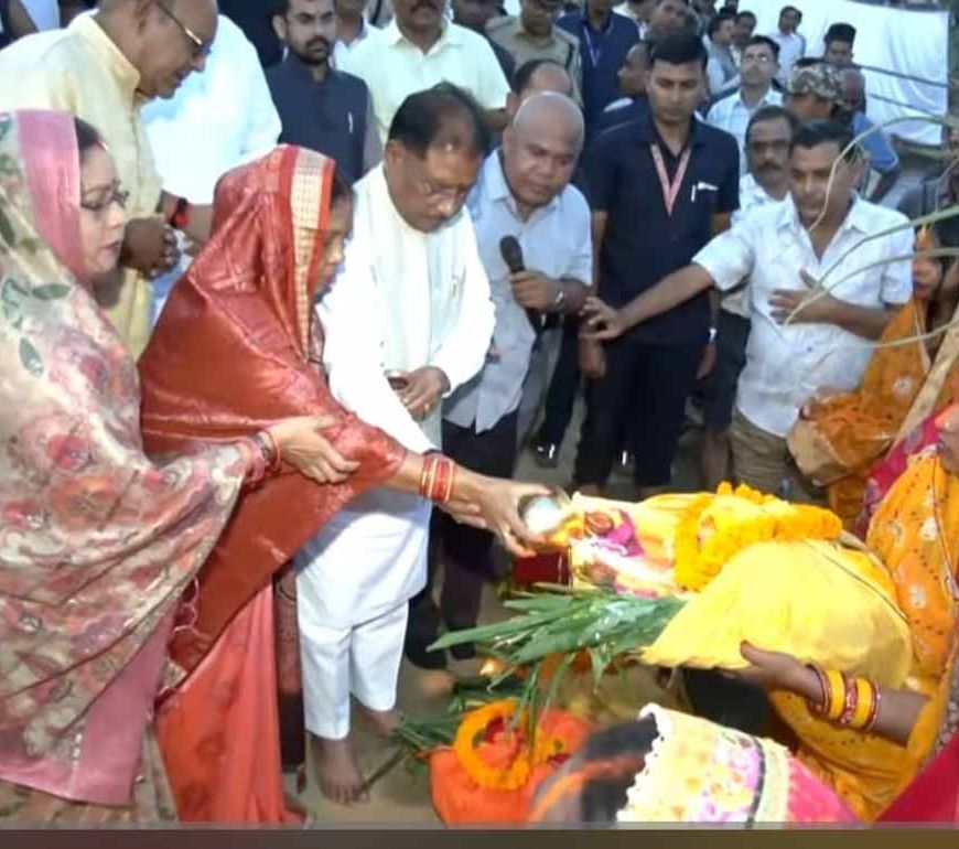 मुख्यमंत्री साय ने जशपुर में दुलदुला छठ घाट में सूर्य को दिया अर्घ्य: प्रदेश की सुख-समृद्धि और खुशहाली की कामना की