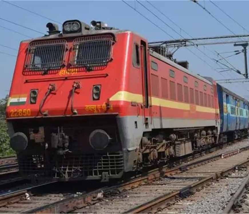 ट्रेन से सफर करने वालों के लिए अलर्ट! इस एक भूल से खाली हो सकता है बैंक खाता
